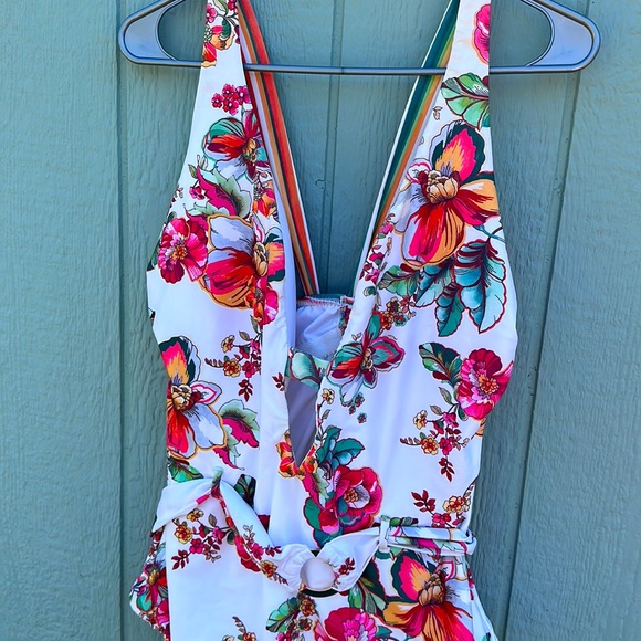 BECCA Other - Becca 2X white floral one piece swimsuit